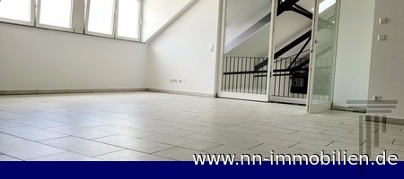 offener Wohnbereich mit Zugang zum Balkon offener Wohnbereich mit Zugang zum Balkon