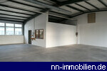 Innenansicht - grozgige Gewerbehalle - Zugang zum Aufenthaltsraum - visualisiert