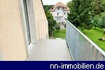 Balkon mit Blick ins Grne.