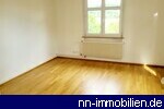 Helles Zimmer mit Blick ins Grne.