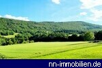 Genieen Sie den traumhaften Ausblick von der Terrasse in die umliegende Natur!