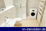 helles Tageslichtbad mit Dusche und WM-Anschluss
