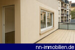 grozgiger Balkon mit Zugang zum Wohnbereich