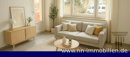 helles Wohnzimmer mit Zugang zum Balkon  mbliert durch KI