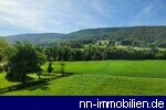 Genie�en Sie den traumhaften Ausblick von der Terrasse in die umliegende Natur!