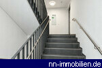 Gemeinschaftsfl�che - gepflegtes Treppenhaus mit Aufzug